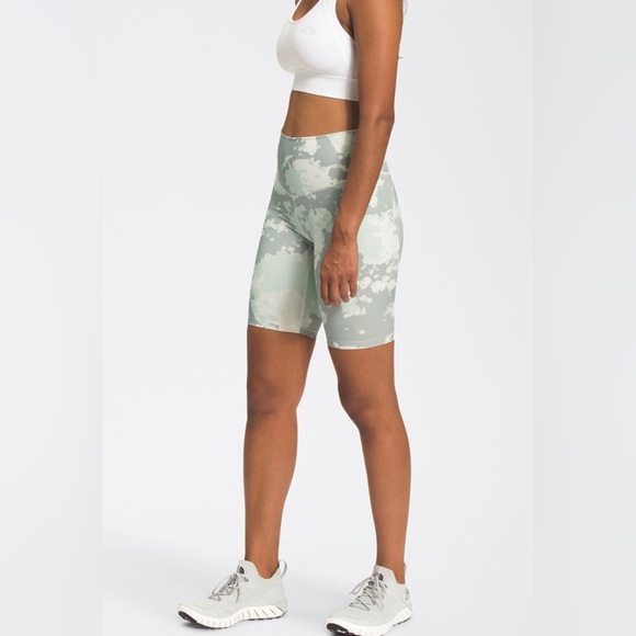 The Northface Motivation 9” Shorts - Picture 1 of 3